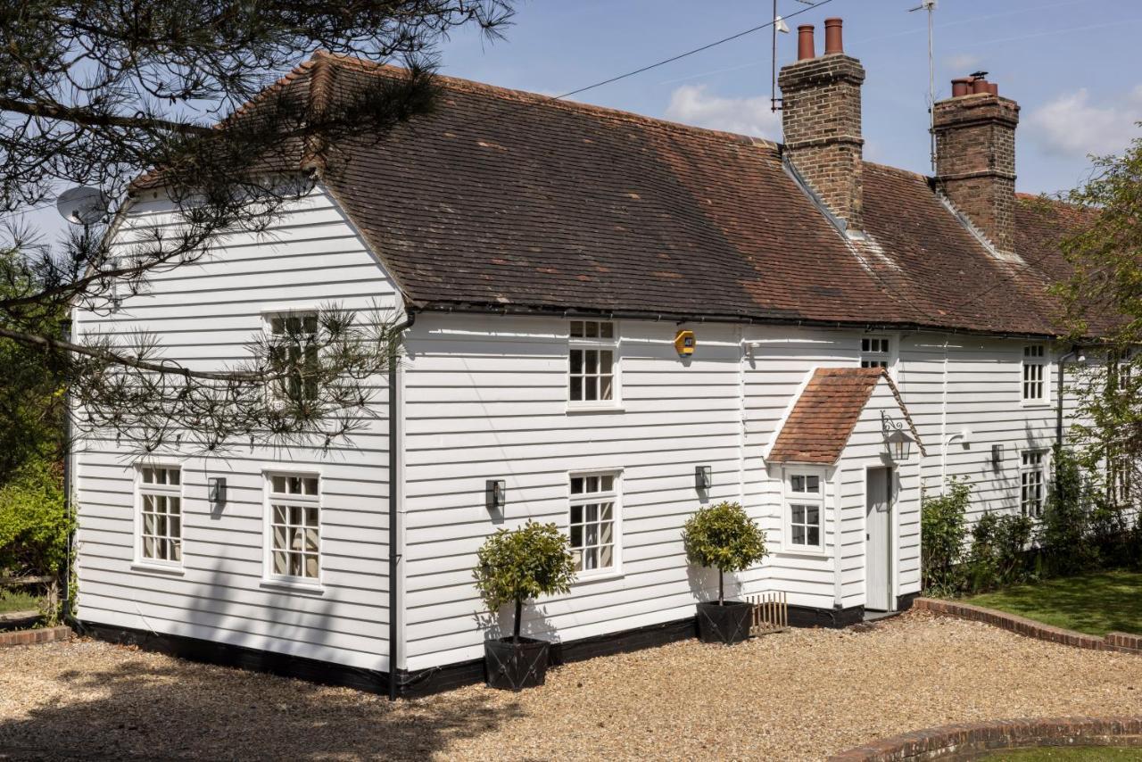 Cosy Cottage With Beautiful Garden, Hottub & Sauna Marden  外观 照片