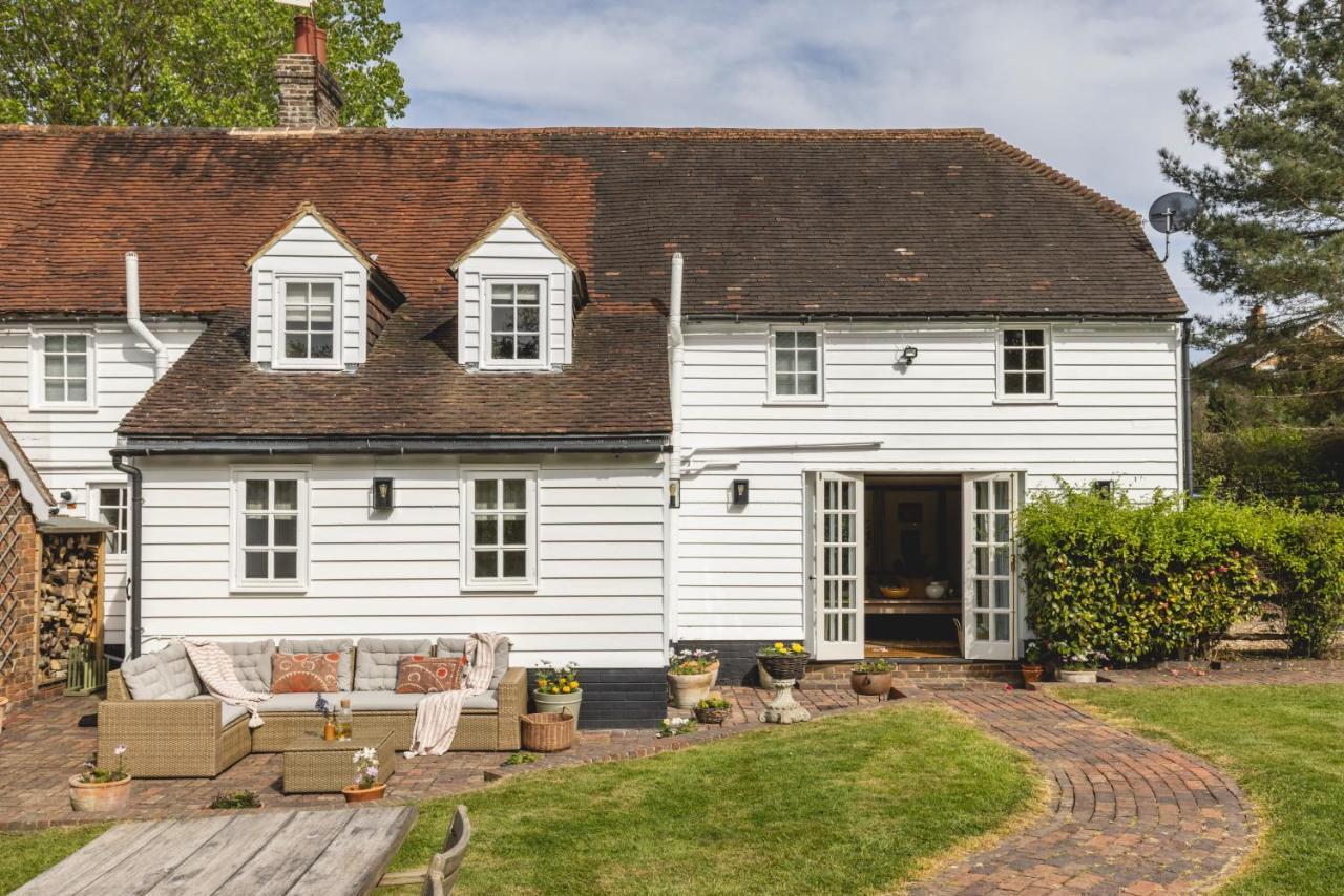 Cosy Cottage With Beautiful Garden, Hottub & Sauna Marden  外观 照片