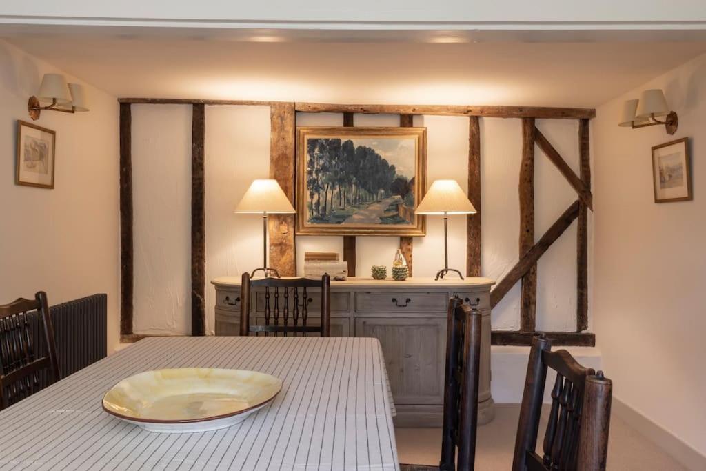 Cosy Cottage With Beautiful Garden, Hottub & Sauna Marden  外观 照片
