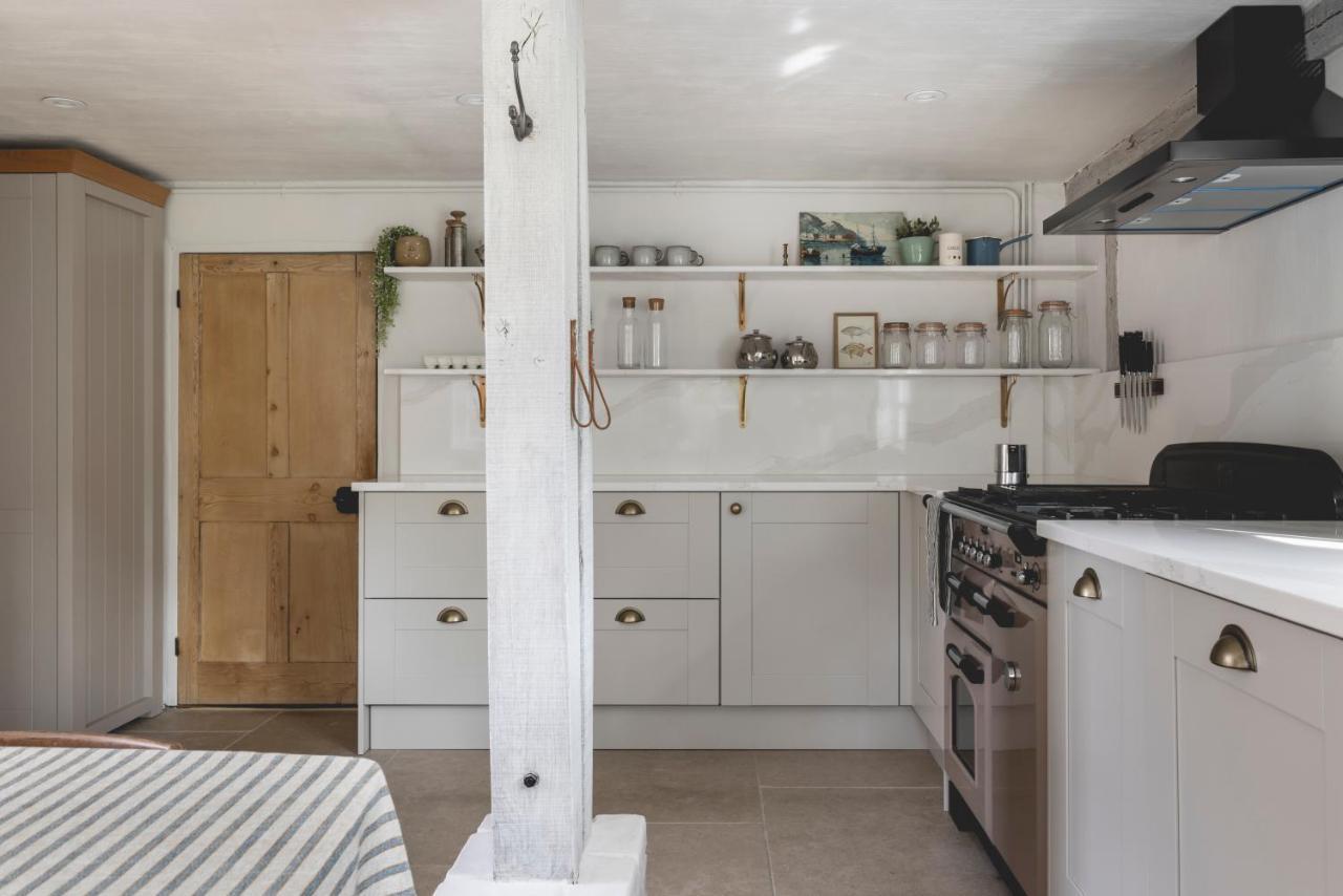 Cosy Cottage With Beautiful Garden, Hottub & Sauna Marden  外观 照片