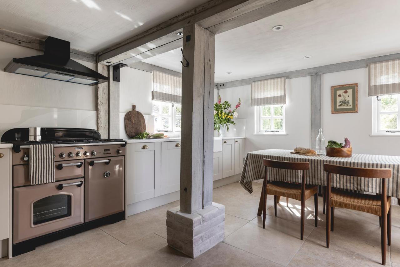 Cosy Cottage With Beautiful Garden, Hottub & Sauna Marden  外观 照片