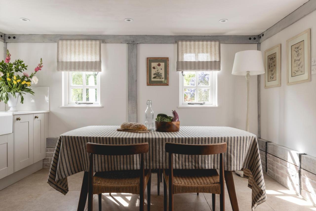 Cosy Cottage With Beautiful Garden, Hottub & Sauna Marden  外观 照片