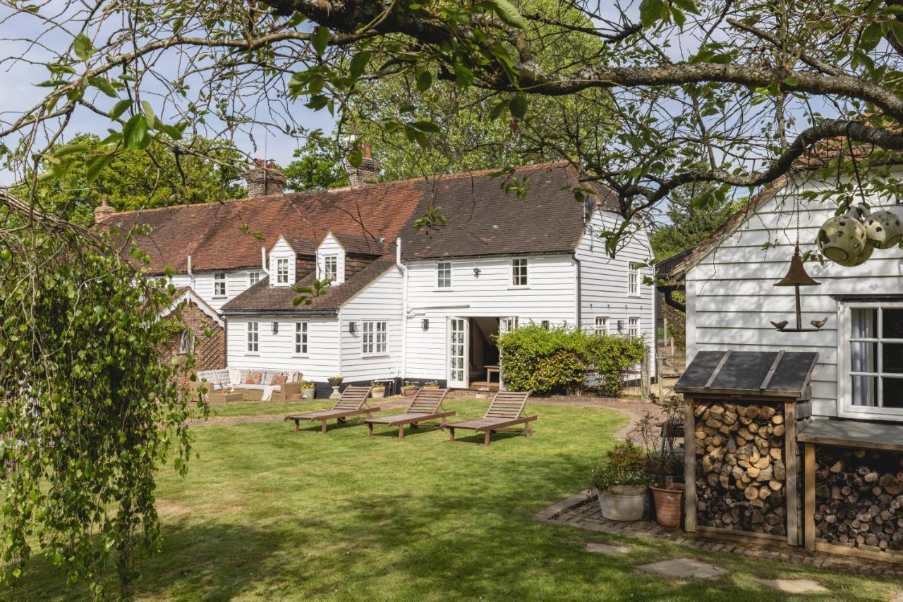 Cosy Cottage With Beautiful Garden, Hottub & Sauna Marden  外观 照片